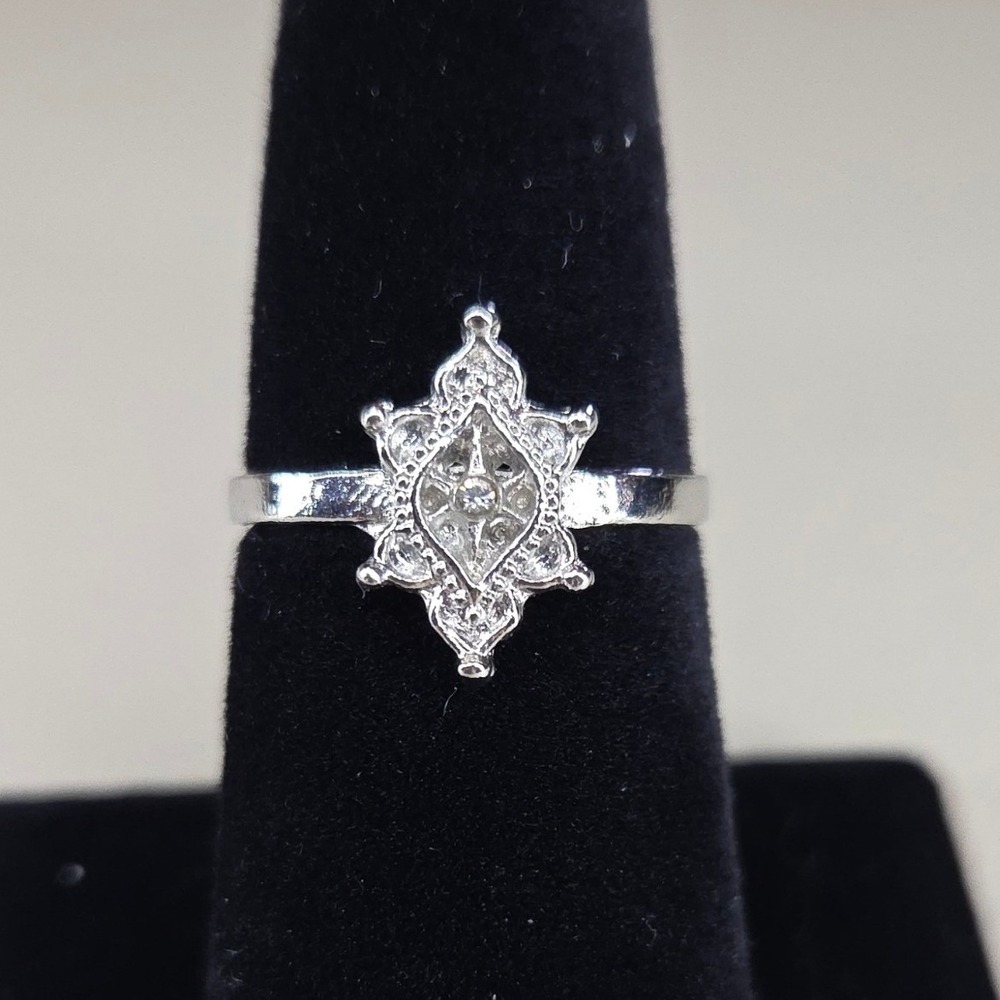 Bohemian Silver Tone Rhinestone Starburst Shield Statement Ring Size 7.5
